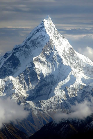 尖峰雪山的雄姿