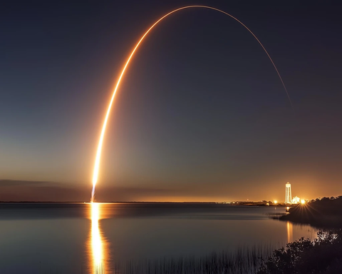 火箭发射光轨摄影