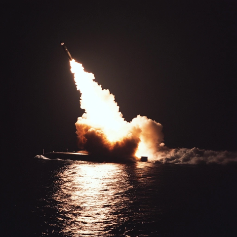 潜艇发射导弹场景