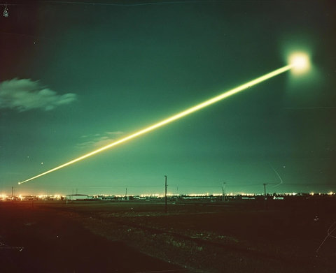 绿色发光细长杆悬浮空中