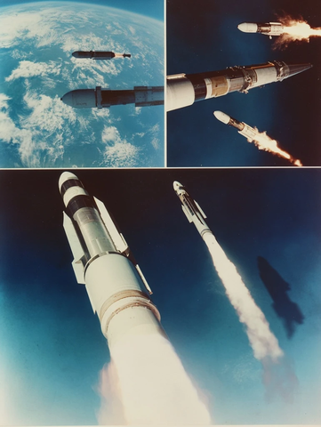 火箭接近地球蓝色氛围