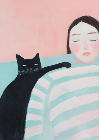 女人与猫沙发放松图