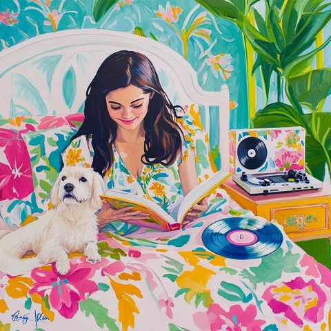 女人读书狗陪伴卧室场景