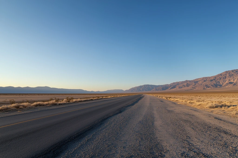 乡村公路通往远山日落