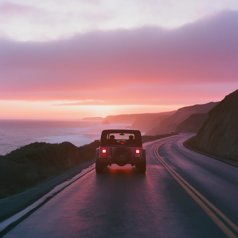 夕阳海岸公路驾驶