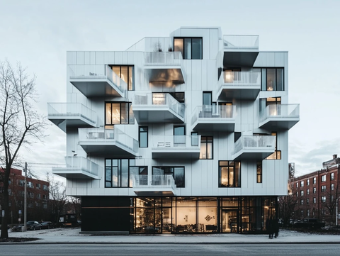 五层金属玻璃建筑锯齿阳台