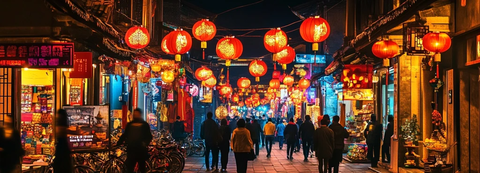 红灯笼照亮的夜市