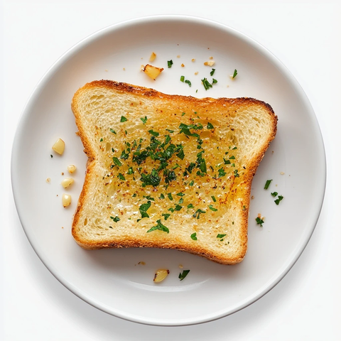 蒜香煎吐司白盘摆拍