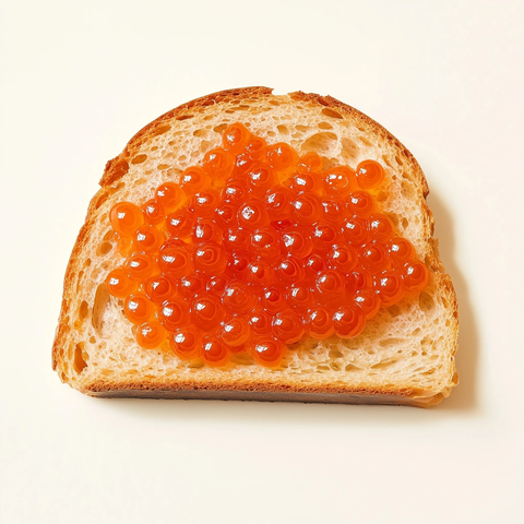 全麦黑麦面包配红鱼子酱