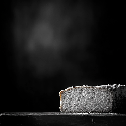 黑白摄影面包低光模糊背景
