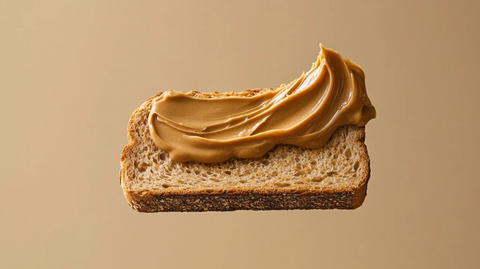 厚花生酱浮动麦片面包