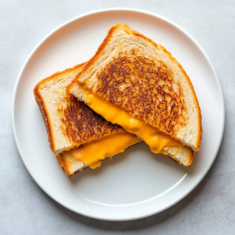 烤奶酪三明治白盘摆拍