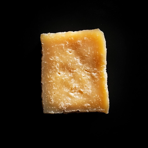 陈年帕尔马干酪顶部视角