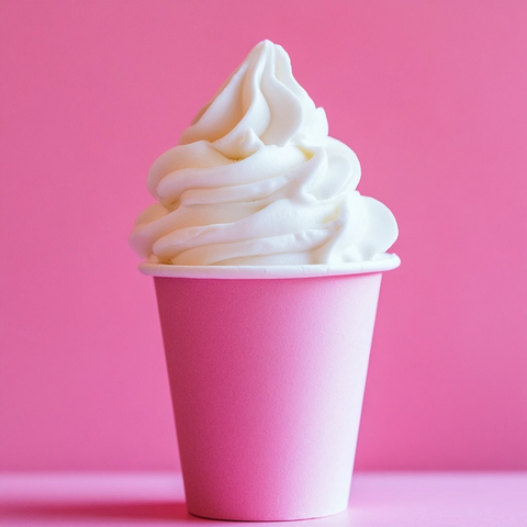 纯白软冰淇淋粉色纸杯