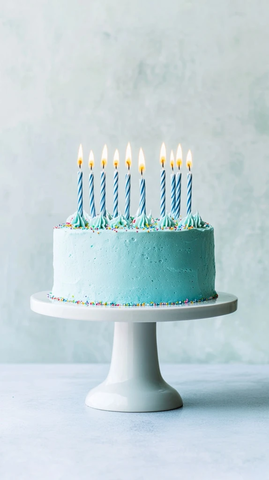 蓝色蛋糕与十根蜡烛