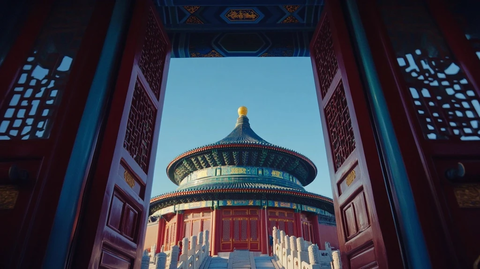 门框中拍摄的天坛古建筑全景