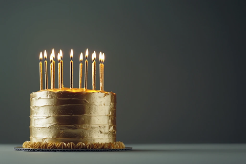 钢结构蛋糕与灰色渐变背景