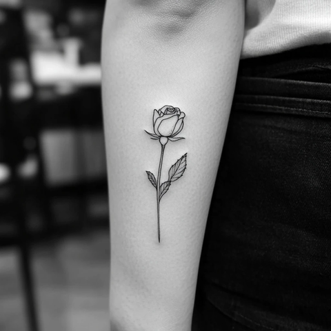 未开放玫瑰花蕾纹身