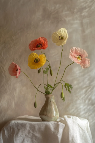 手工花瓶中的冰岛罂粟