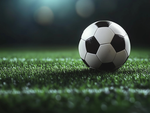 足球场上的足球