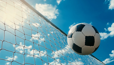 足球进球网蓝色天空场景