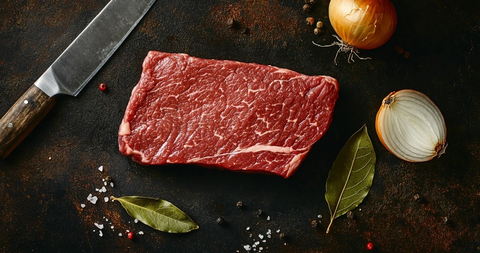 牛肉切片与刀洋葱香叶