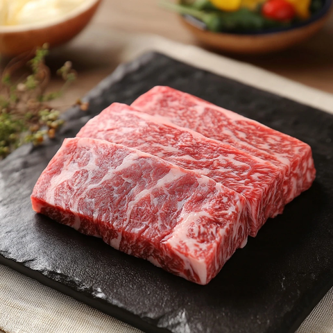 黑髮白膚纖細身材