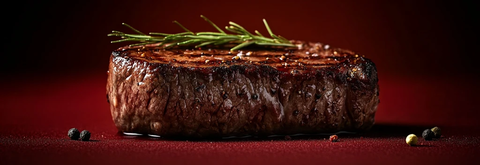 牛排特写镜头暗红背景