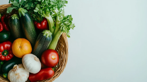 新鲜蔬菜水果藤篮摆拍