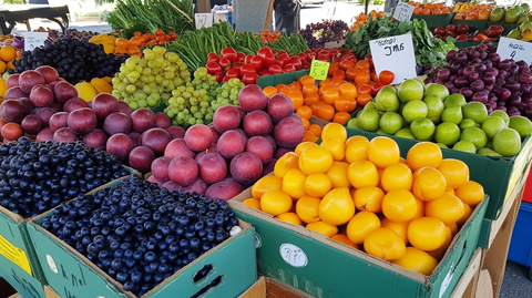 新鲜水果蔬菜整齐摆放