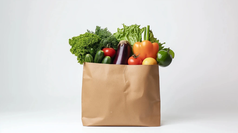 蔬菜露出纸袋顶部