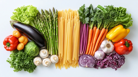蔬菜面条搭配自然摆放