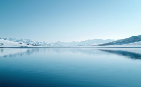 雪峰湖水连天一色