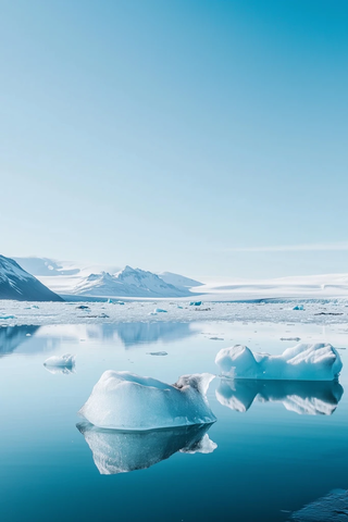 冰山浮水静谧雪景