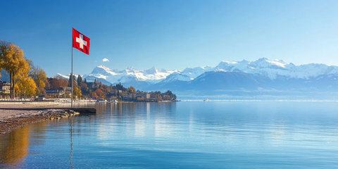 瑞士旗飘扬雪山湖畔