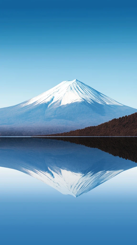 静水映雪山蓝天共镜湖