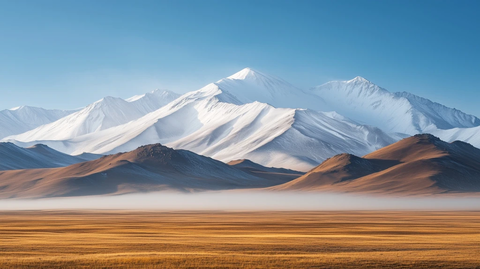 雪山峰顶金色晨光