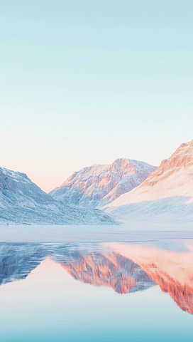 雪景山脉湖面倒影