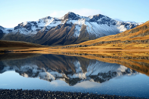 山脉雪顶冰冷清水