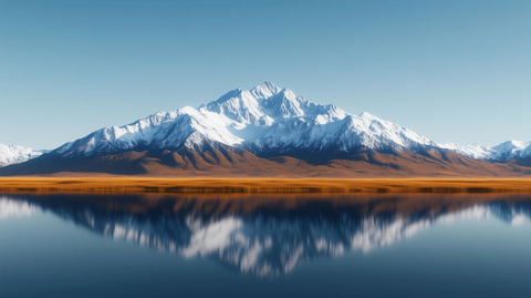 雪山湖水草地宁静