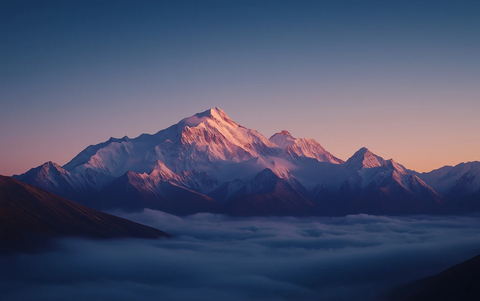 雪山雾霭夜空静谧