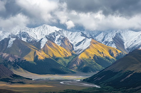 雪山云海绿林河流