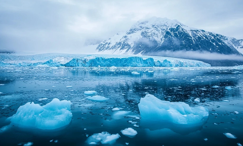 冰川蓝色浮雪海景