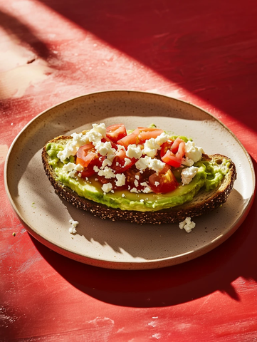 牛油果吐司配羊奶酪番茄