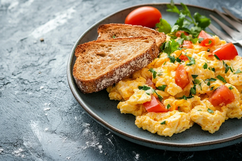 蔬菜炒蛋配全麦吐司