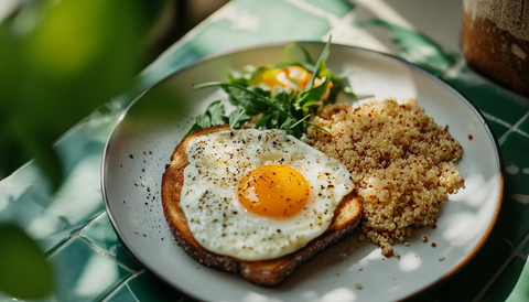 鸡蛋吐司配藜麦早餐
