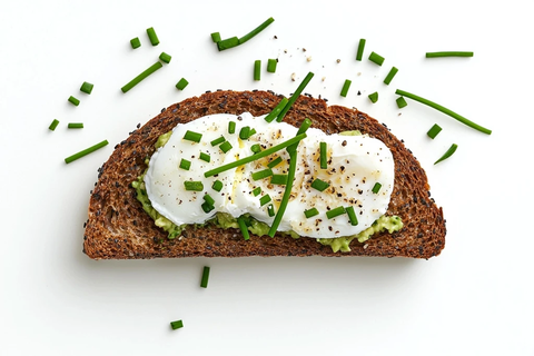 黑麦面包配牛油果溏心蛋