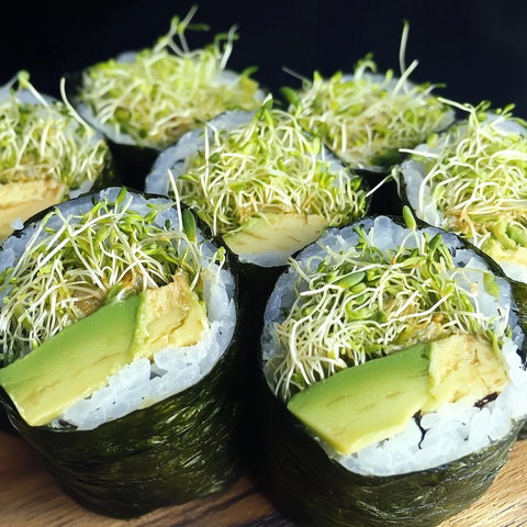 牛油果寿司卷配豆芽