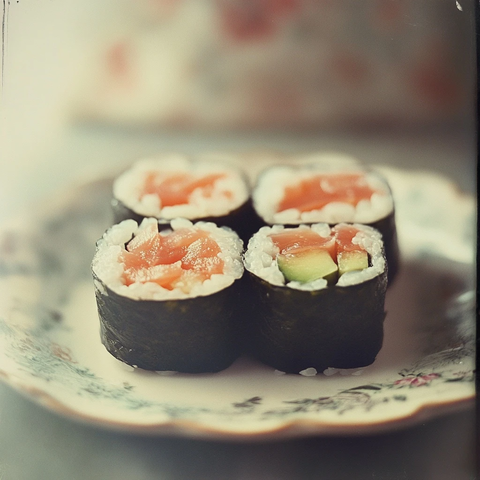 自制寿司卷切片