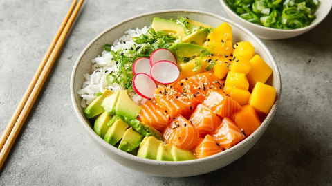 鲜鱼牛油果芒果拌饭